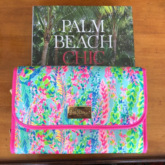 Lilly Pulitzer Handbags - Lilly Pulitzer Catch A Wave Hanging Cosmetic Case
